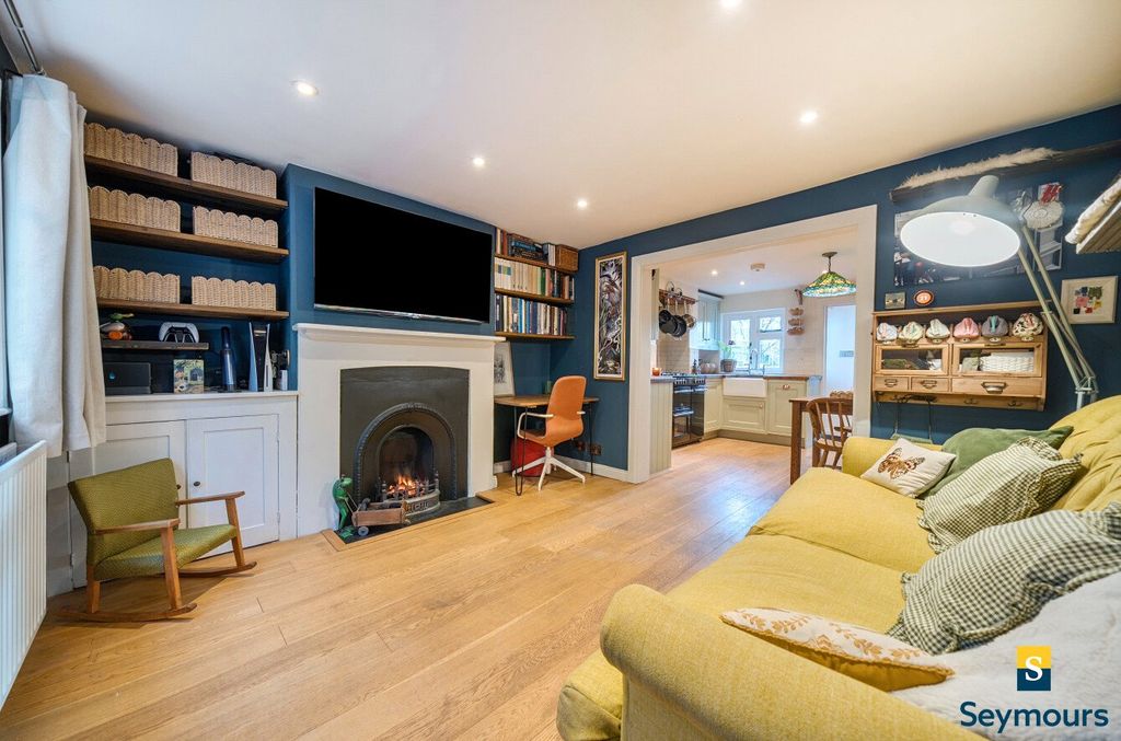 Property photo 2 of 22 Living Room