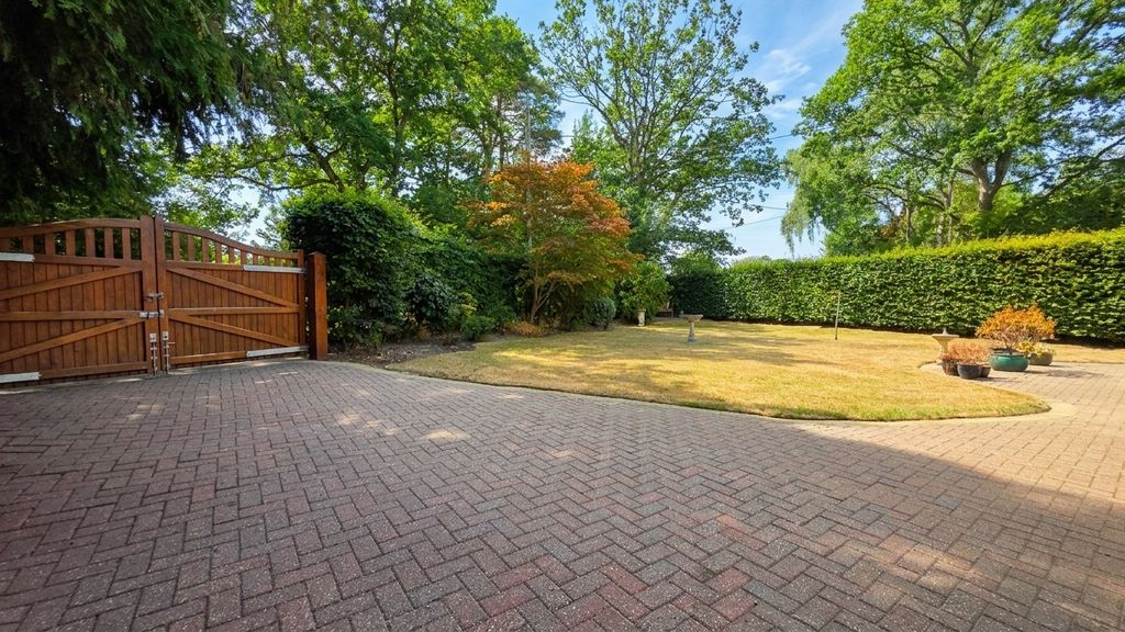 Property photo 2 of 19 5337843
