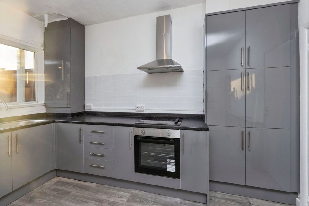 Property photo 3 of 15 Kitchen