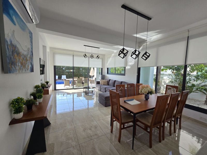 Property photo 3 of 16 Dining &amp; Lounge