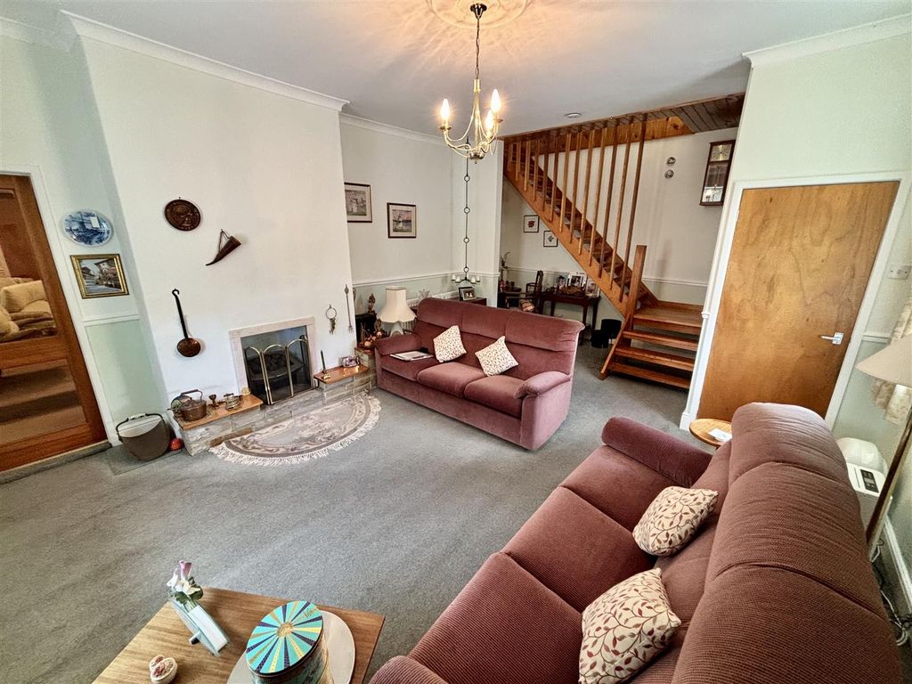Property photo 2 of 17 Living Room