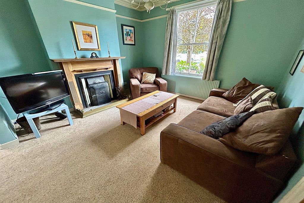 Property photo 2 of 25 Living Room