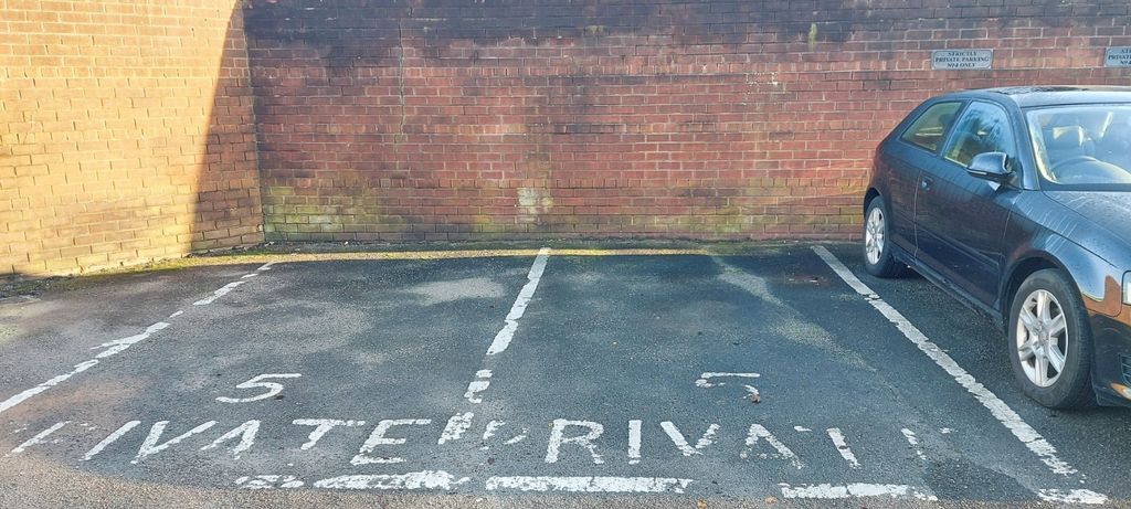 Property photo 2 of 20 Parking