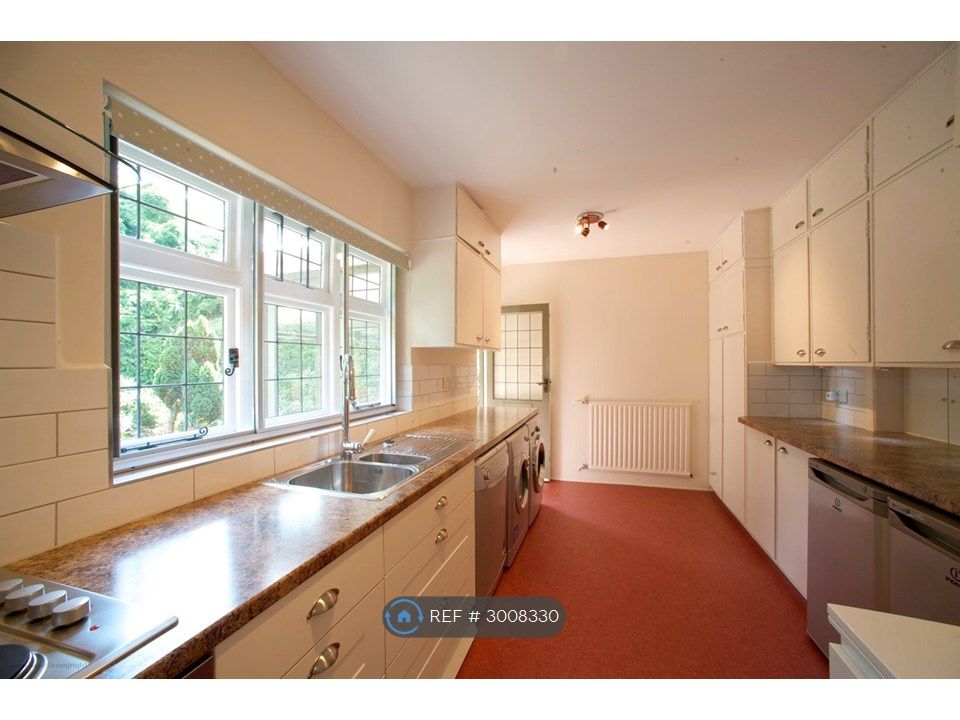 Property photo 2 of 7 Kitchen