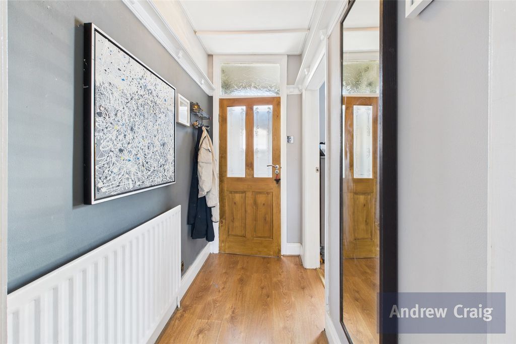 Property photo 3 of 9 Hallway