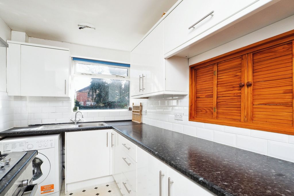 Property photo 3 of 17 Kitchen
