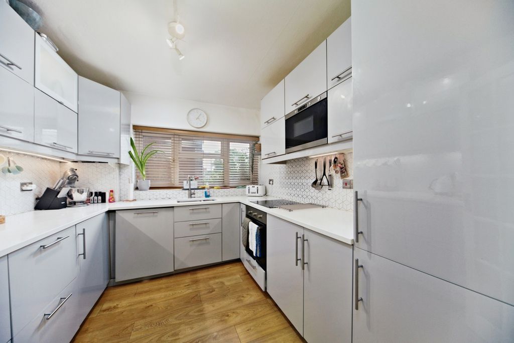 Property photo 3 of 17 Photo