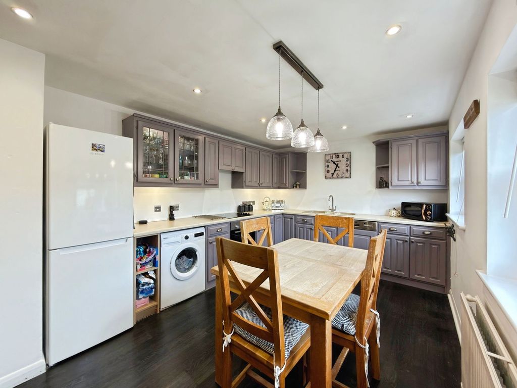 Property photo 3 of 21