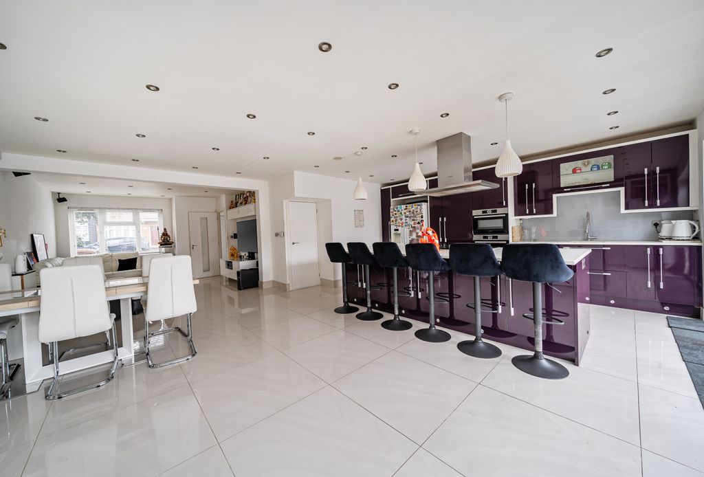 Property photo 1 of 15 1423969-16-69Aaec...