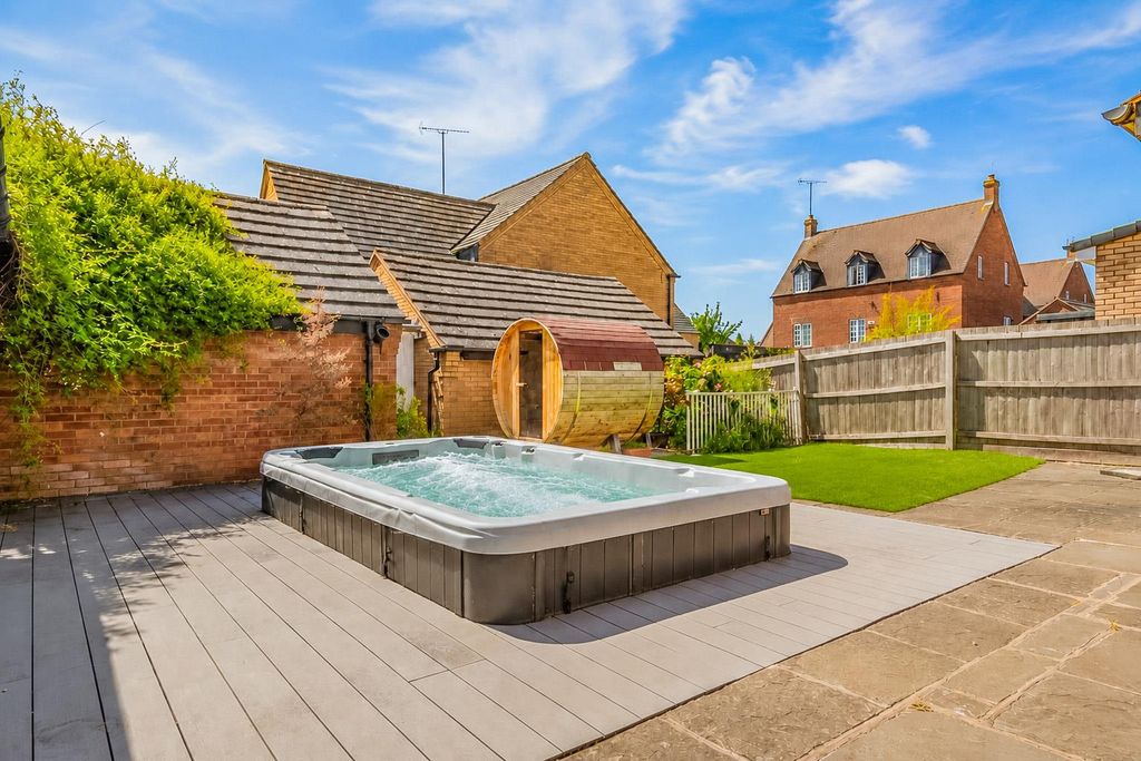 Property photo 2 of 52