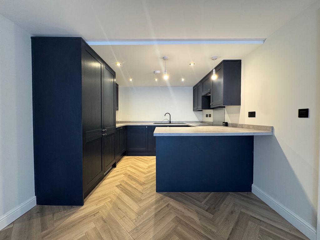 Property photo 3 of 10 Kitchen