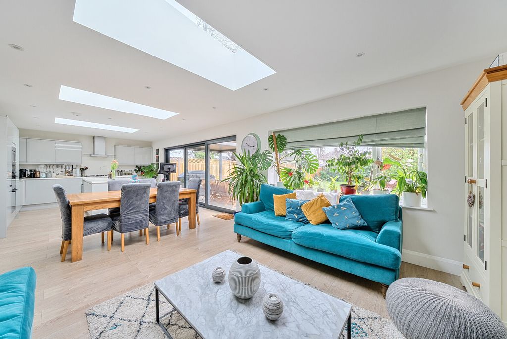 Property photo 2 of 23 1401215-13-696B69...