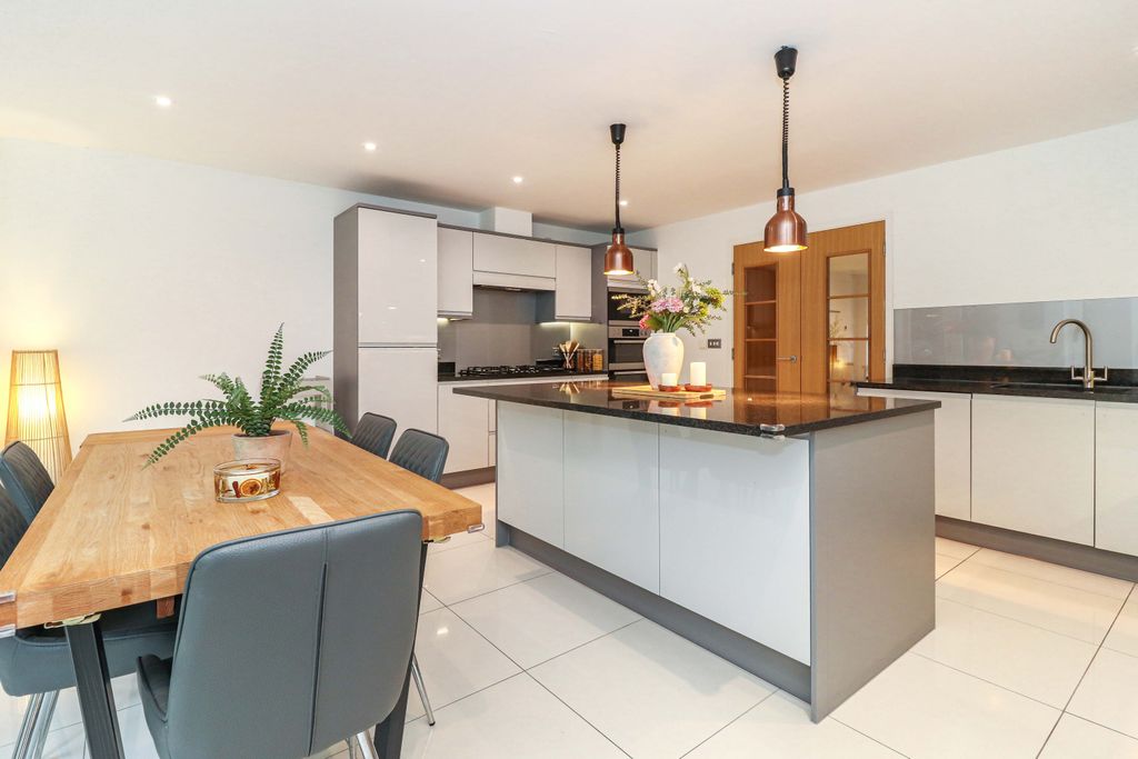 Property photo 2 of 18 Kitchen/Dining Room