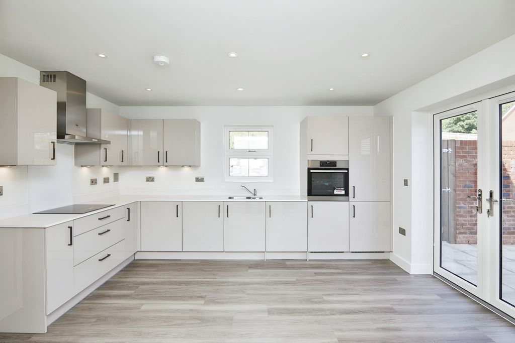 Property photo 3 of 13 Kitchen