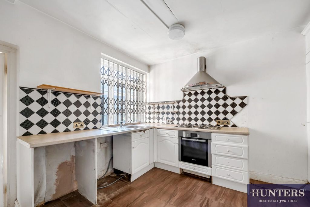 Property photo 3 of 14 Kitchen