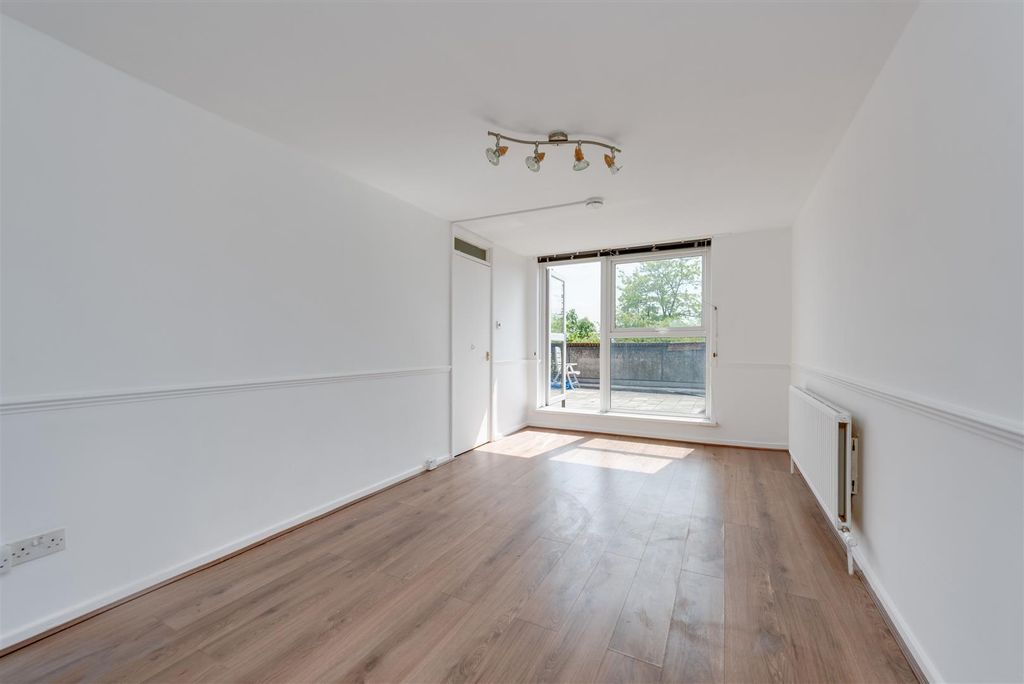 Property photo 3 of 16 52359_Hi_Res_ (10).Jpg