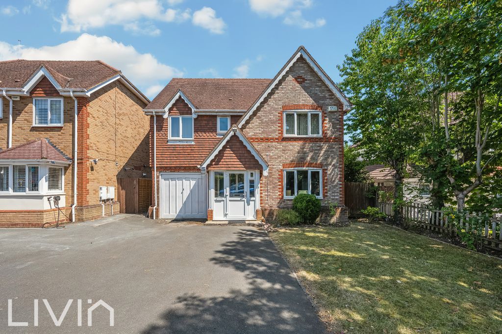 Property photo 1 of 16 Cardinal Close,12-63