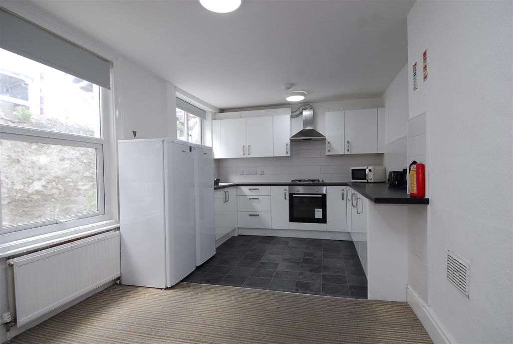 Property photo 3 of 8 15Ashfordrd003.Jpg