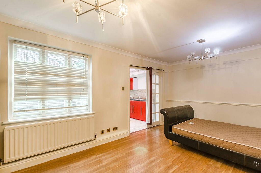 Property photo 1 of 5