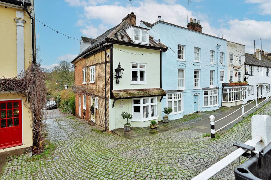 Property photo 2 of 40