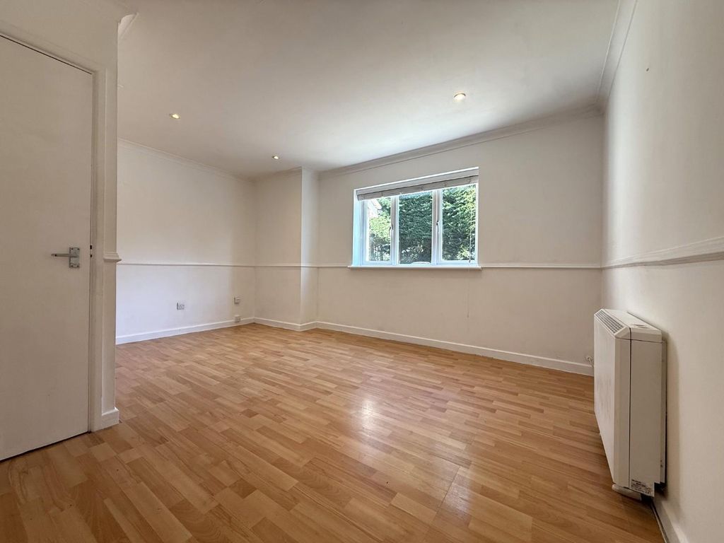 Property photo 2 of 10 Living Room