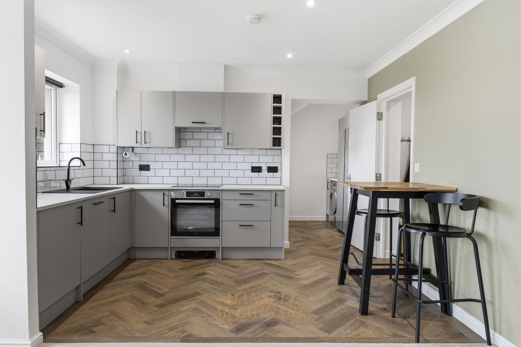 Additional image 7 of 3 bed flat for saleTower Close, East Grinstead RH19