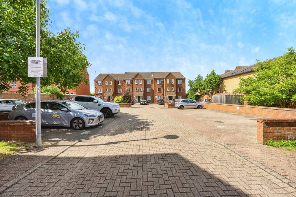 Property photo 2 of 17