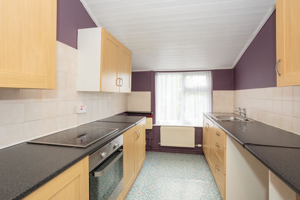 Property photo 3 of 19 Kitchen