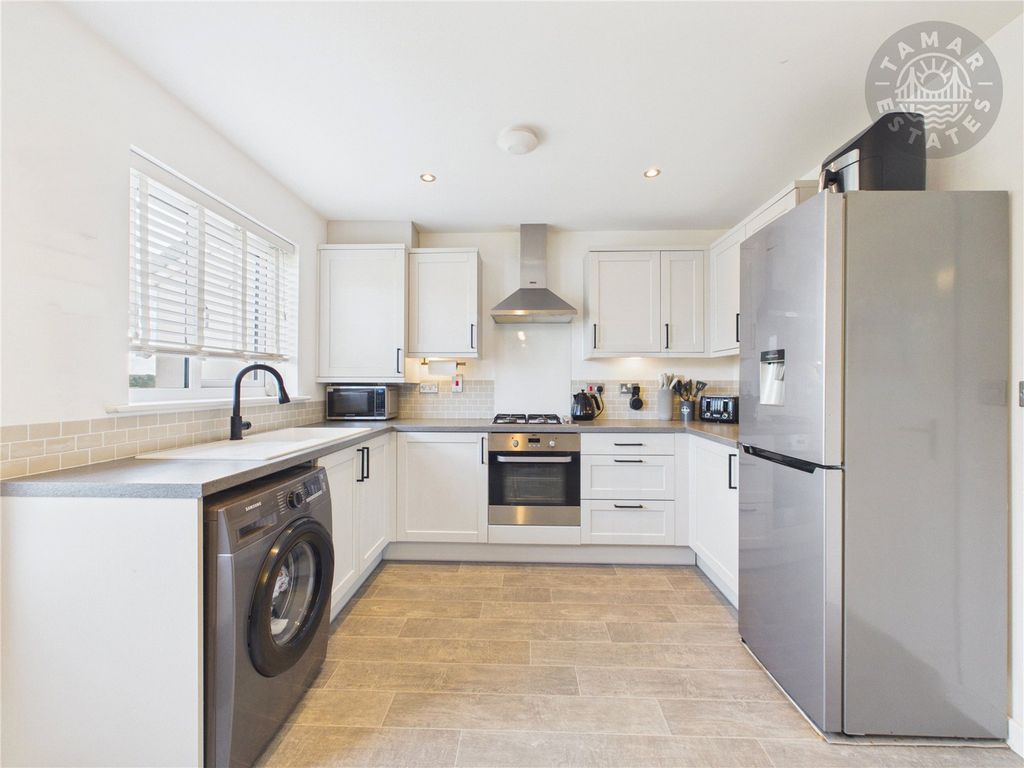 Property photo 2 of 17 Kitchen/Dining Room