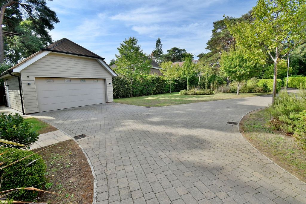 Property photo 3 of 26