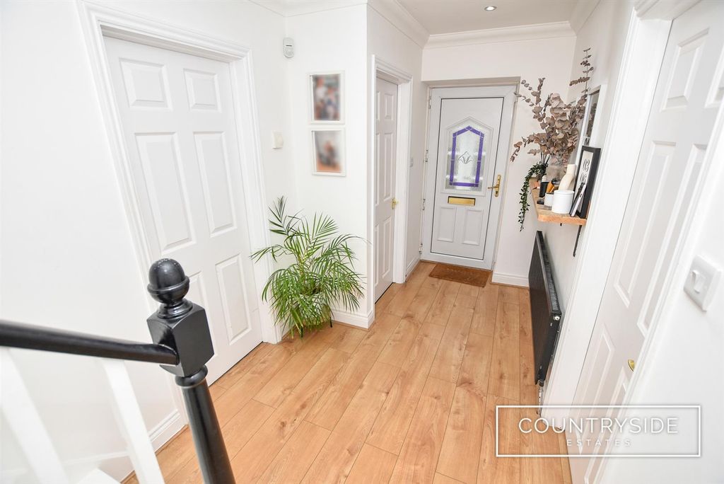 Property photo 2 of 22 Entrance Hall