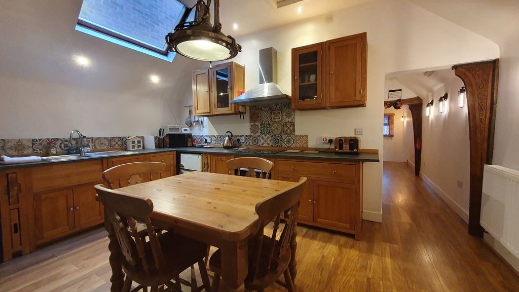 Property photo 2 of 8 Kitchen