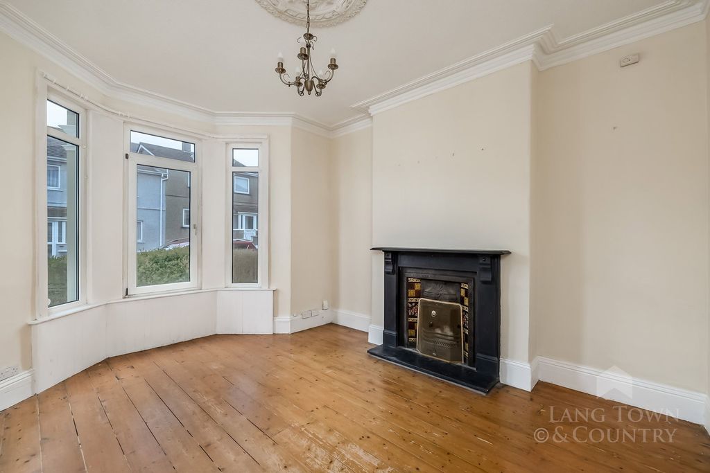Property photo 2 of 25