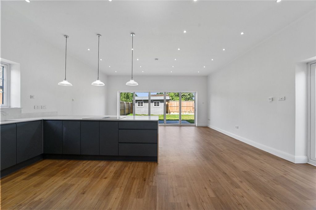 Property photo 3 of 24 Kitchen / Living