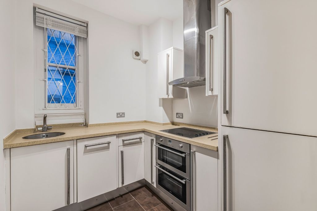 Property photo 3 of 12 Kitchen