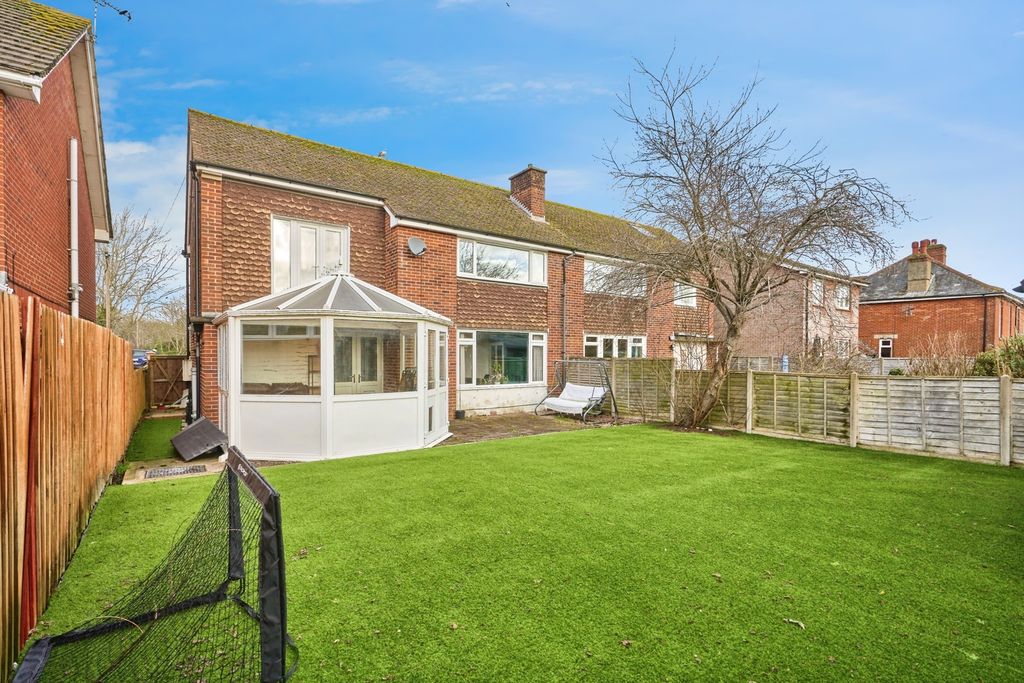 Property photo 2 of 17 Garden