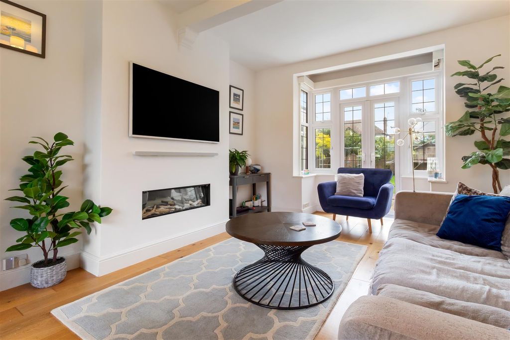 Property photo 3 of 37 11 Pevensey Road-006.Jpg
