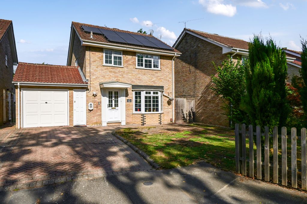 Property photo 1 of 11 2 Sheraton Close (11)