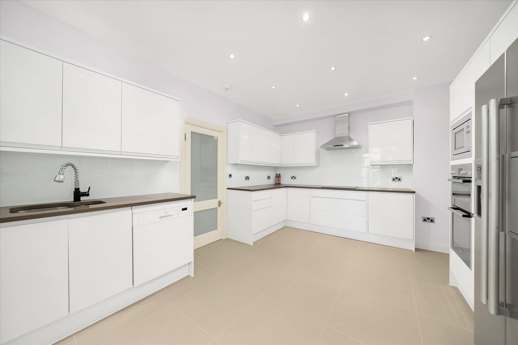 Property photo 3 of 18 Image