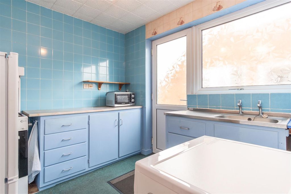 Property photo 3 of 16 Kitchen