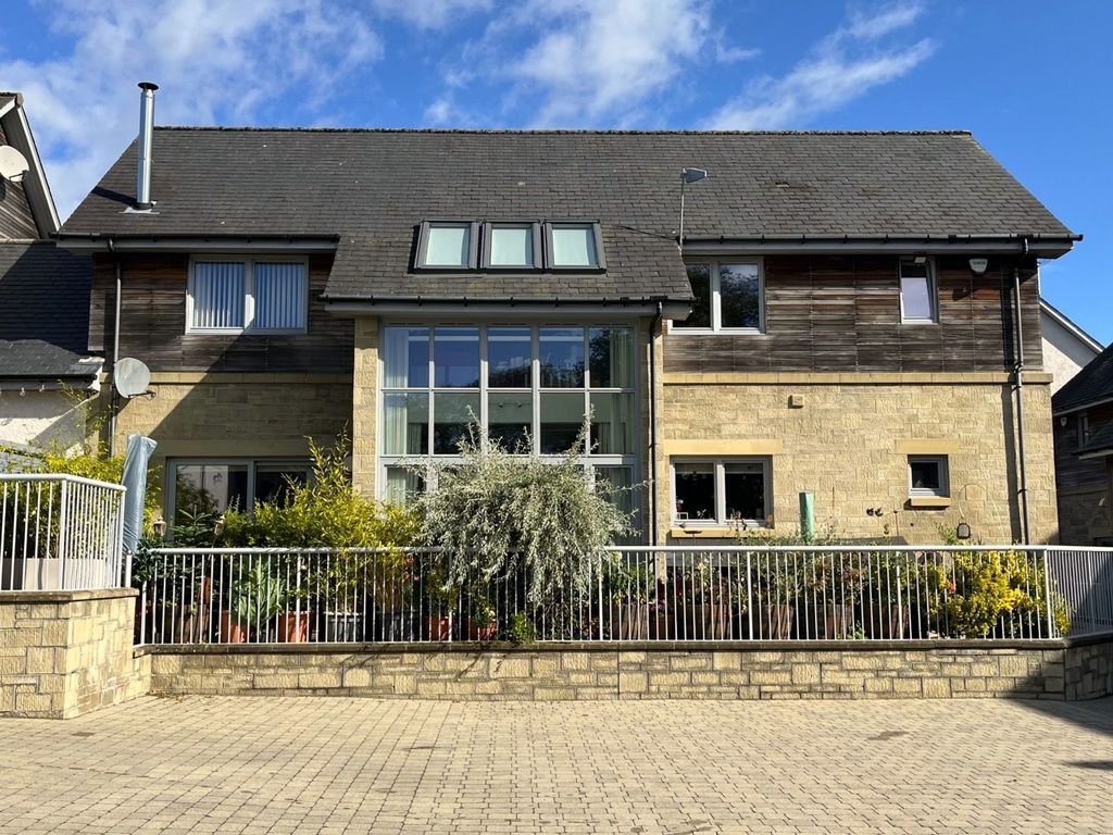 Property photo 1 of 28