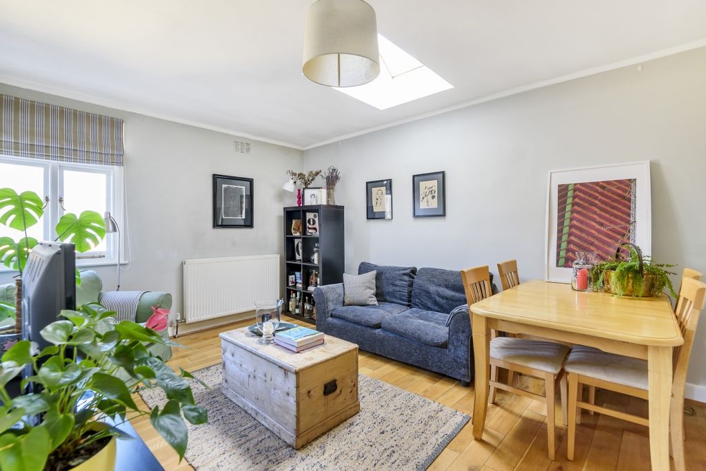 Property photo 1 of 6 826893 (2)