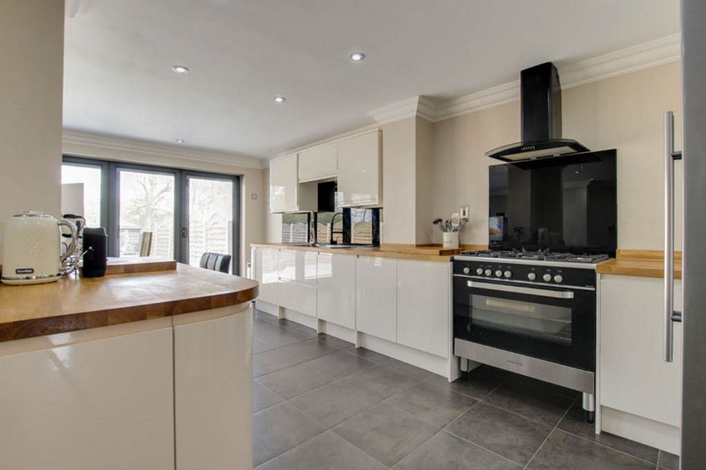 Property photo 3 of 36