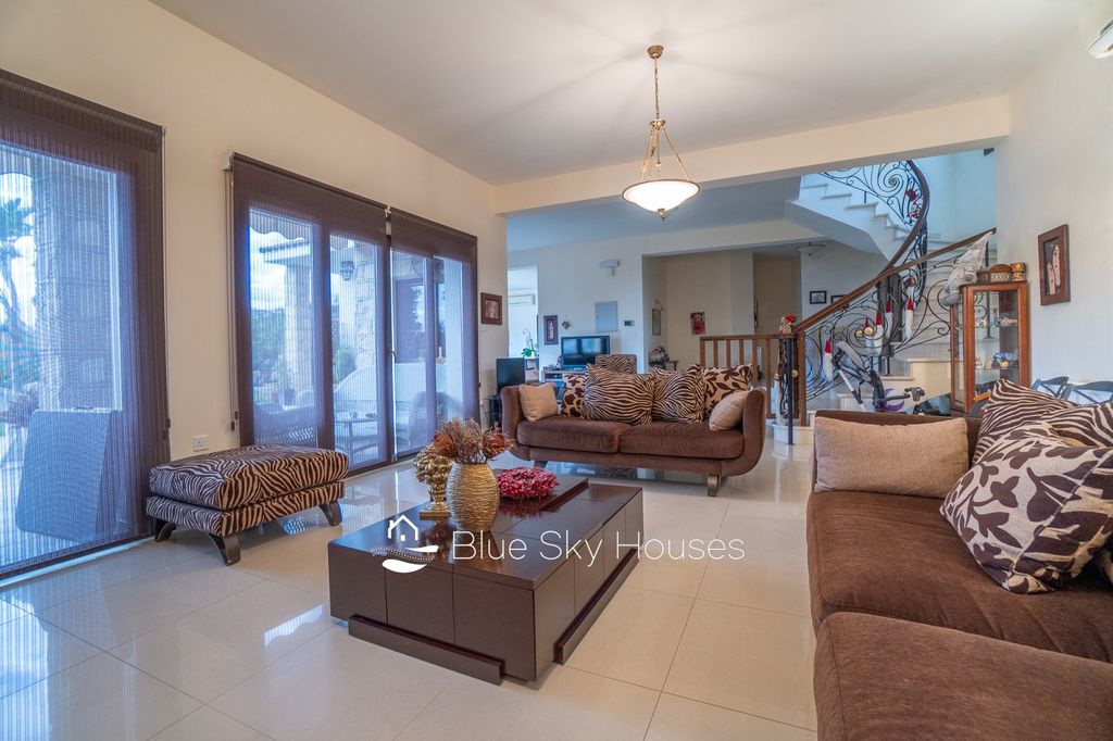 Property photo 3 of 37