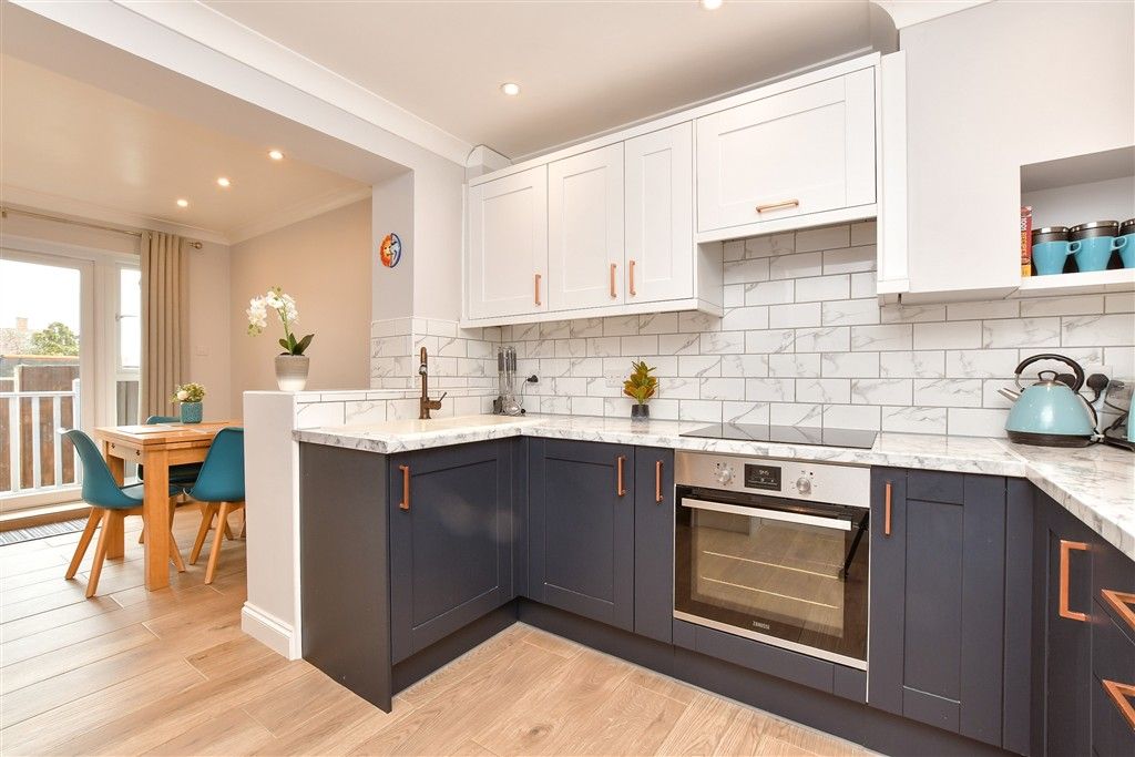 Property photo 1 of 11 Kitchen