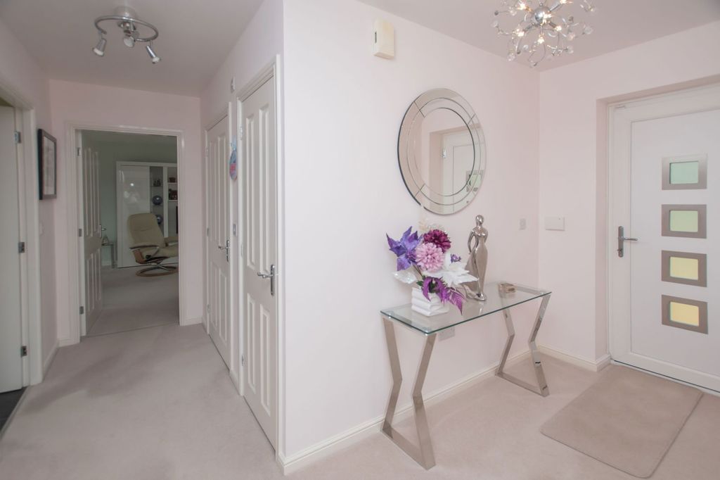 Property photo 2 of 22