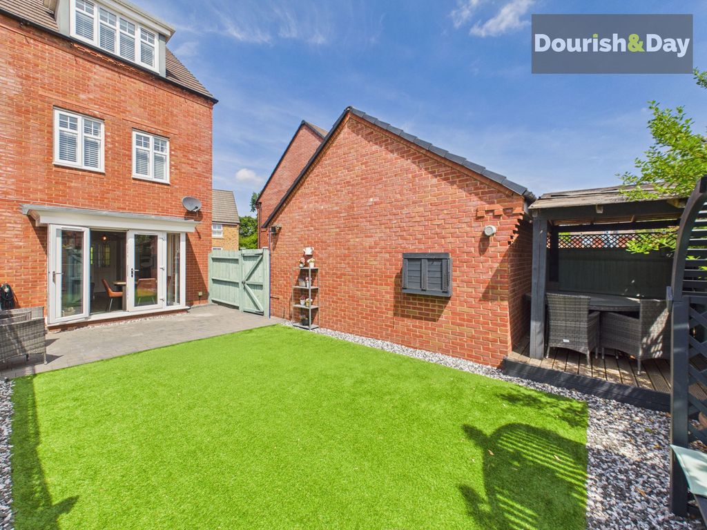 Property photo 3 of 32