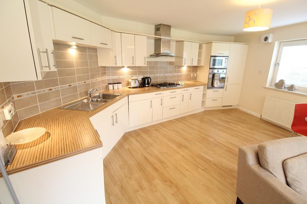 Property photo 3 of 9 Kitchen