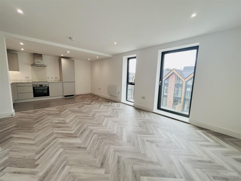 Property photo 2 of 25 Live In Dining Kitchen