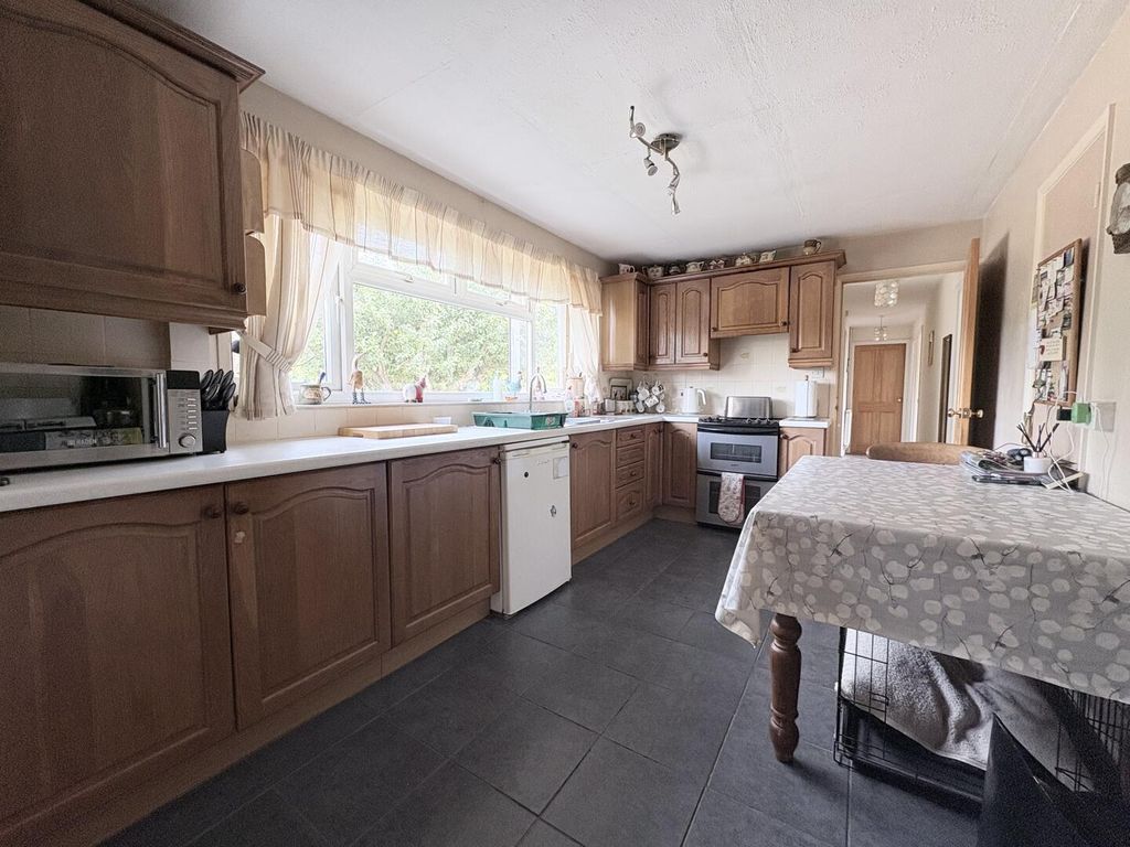 Property photo 3 of 34 Kitchen